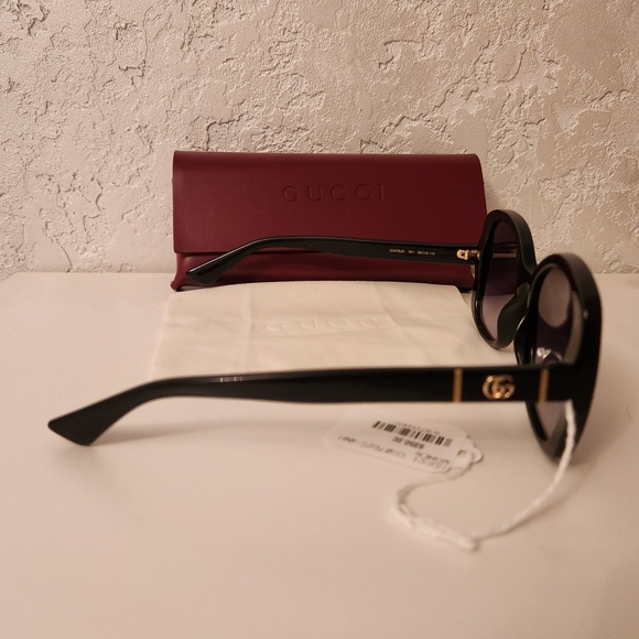 Gucci Black Sunglasses - Picture 2 of 5